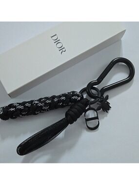 Dior Men’s Key Ring Black Key Chain Bee CD Logo Charms New Authentic